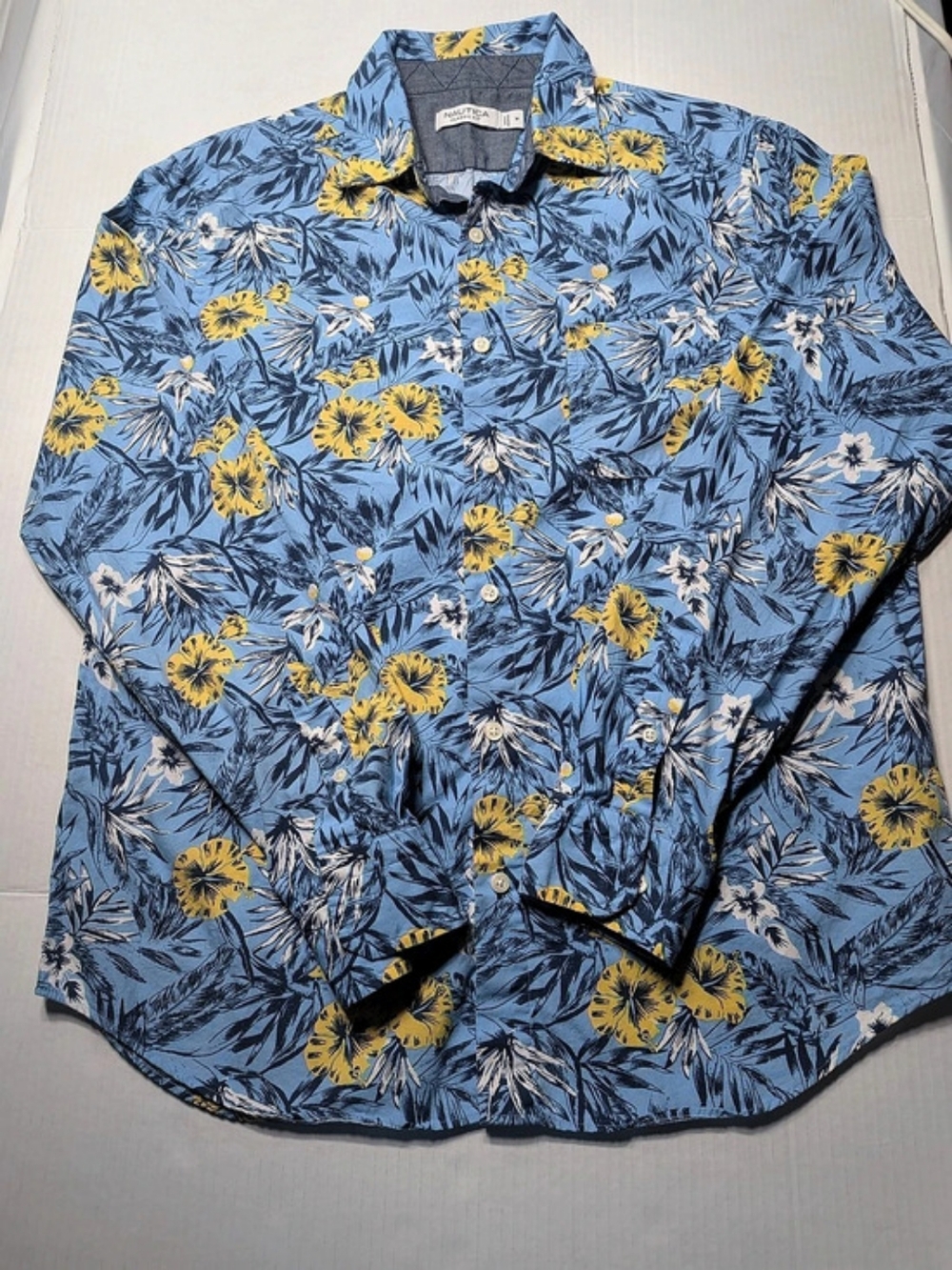 Nautica Classic Fit Floral Button Down Shirt Size Medium Like New